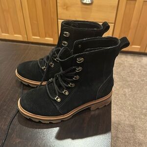 Women’s suede black sorel shoes/ boots waterproof